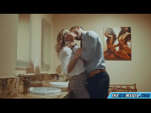 ❤️ Nalika pirang semok seduces sampeyan ing toilet umum Saru kualitas ing pornojv.eviewporn.ru ️❤